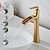 baratos Clássico-Torneira de banheiro em cascata, torneira de pia de banheiro em cascata de bronze de um furo com água quente e fria