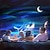 abordables Décors et éclairages nocturnes-aurora galaxy projecteur lumière projection d&#039;étoiles avec haut-parleur de musique projecteur de veilleuse avec lune projecteur d&#039;aurores boréales pour chambre/salle de jeux/home cinéma/plafond