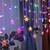 preiswerte LED Lichterketten-Schneeflocken-Fenstervorhanglichter LED-Fee Weihnachtslichter Plug-in 5 m 216 LEDs 36 herabhängende Eiszapfen-Lichterketten 8 Beleuchtungsmodi Weihnachten Zuhause Party Urlaub Gartenfenster Außenhaus