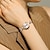 billige Kvartsklokker-dame elegante armbåndsur dame armbånd rhinestones analog quartz klokke dame krystall liten urskive klokke reloj