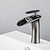 economico Classici-Lavandino rubinetto del bagno - Cascata Galvanizzato / Finiture verniciate Installazione centrale Una manopola Un foroBath Taps