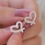billiga Örhängen-alla hjärtans dag syntetiska diamant örhängen klassiska dyrbara snygga enkla örhängen smycken vit sliver för bröllopsförlovning 1 par
