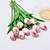 billiga Heminredning-10st persika konstgjorda tulpaner siden blommor lång stjälk och gröna blad falska blommor dekoration för vas bröllopsfest kök kontor hem sovrum bord mittpunkt dekoration