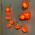 preiswerte LED Lichterketten-Orangefarbene Ringelblumengirlande mit 10 LEDs für die Dekoration zum Tag der Toten, insgesamt 1,5 m, 10 LEDs/3 m, 20 LEDs, Ringelblumengirlanden mit Lichtern, Hochzeitsfeier, Heimdeko