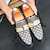 preiswerte Halbformell-Schwarze Lack-Loafer für Herren mit Nietendetail und goldenem Riemen, modische Freizeitschuhe für Partys und besondere Anlässe