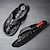 billige Ferieresorter-højtydende flip-flops i imiteret læder til mænd - sort og rød med racer-inspireret tekstureret rem til udendørs eventyr