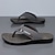 billiga Semester Sandaler-Herrflip-flops i armégröna med färgblocksrem i lätt slip-on-design för stranden, poolen och daglig användning på sommaren.