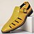 abordables Sandalias de vestir-Sandalias amarillas con estampado de cocodrilo para hombre: detalle de hebilla moderno, ideales para eventos al aire libre y ropa informal de verano.
