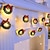 abordables Tiras LED y luces de guirnalda-Guirnalda de luces LED navideñas en miniatura con forma de corona floral, lazos rojos, bayas rojas, campanillas y diseño de hadas. Mide 1,5 m y tiene 10 leds. Funciona con pilas. Ideal para decorar