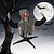 billige Halloween-halloween stående på jorden svingende skelet spøgelse