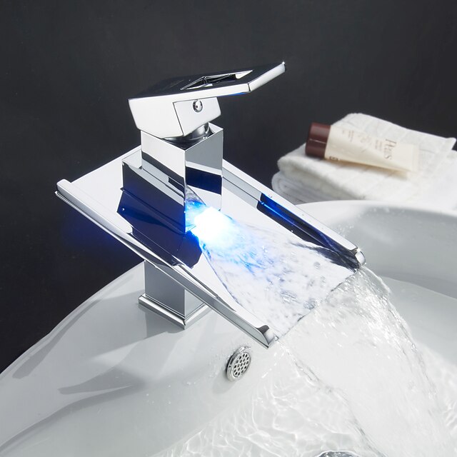  Strö ® från lightinthebox - färgskiftande ledde vattenfallet badrum handfat blandare med pop up avfall