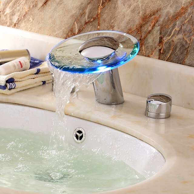  Kylpyhuone Sink hana - Vesiputous / LED Kromi Kolmiosainen Kolme reikää / Kaksi kahvaa kolme reikää