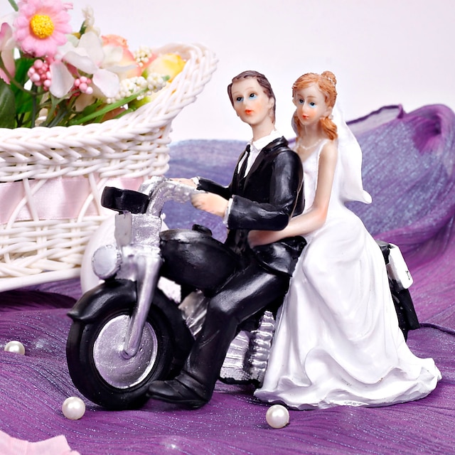  Cake Topper Non-personalized Vehicle / Classic Couple Resin Bridal Shower / Wedding White / Black Garden Theme / Classic Theme Gift Box