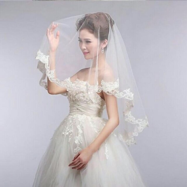  One-tier Lace Applique Edge / Scalloped Edge Wedding Veil Elbow Veils with 55.12 in (140cm) Lace / Tulle