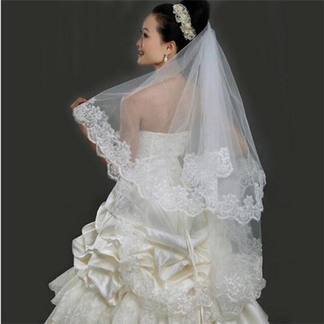  One-tier Lace Applique Edge Wedding Veil Fingertip Veils with 59.06 in (150cm) Tulle