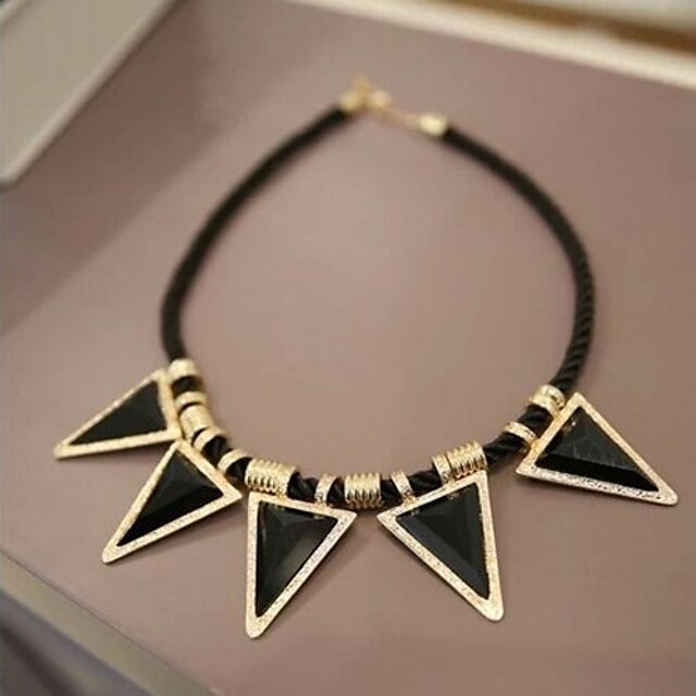  New Arrival Fashional Hot Selling Geometric Gem Triangle Necklace