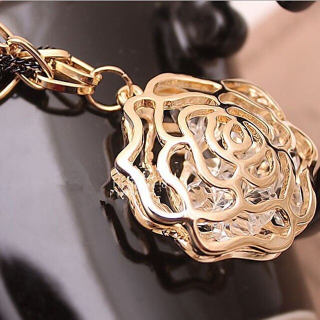  New Arrival Fashional Hot Sellign Hollow Rose Necklace