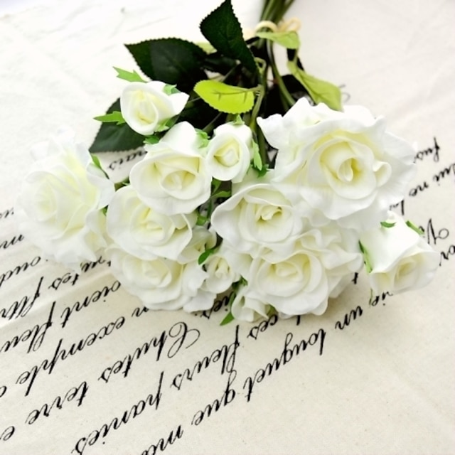  Λουλούδια Γάμου Ελεύθερης Μορφής Τριαντάφυλλα Μπουκέτα Γάμος / Πάρτι/ Βράδυ Κίτρινο / Λευκό / Μπορντώ Πολυεστέρας / Αφρός6,69 