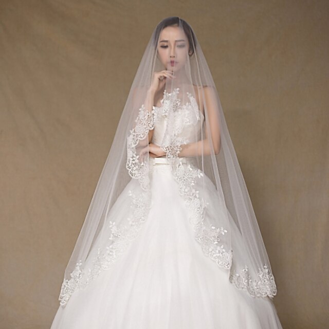 One-tier Lace Applique Edge Wedding Veil Cathedral Veils with Embroidery Lace / Tulle / Angel cut / Waterfall
