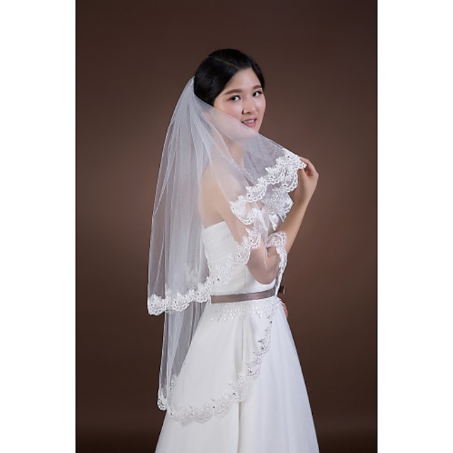  Two-tier Lace Applique Edge Wedding Veil Fingertip Veils with Rhinestone / Appliques Tulle / Classic