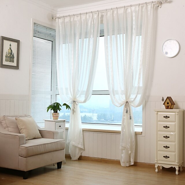  transparente Vorhänge schattieren das Wohnzimmer mit zwei Einsätzen aus einfarbigem / gestreiftem / geometischem Polyester-Druck und Jacquard