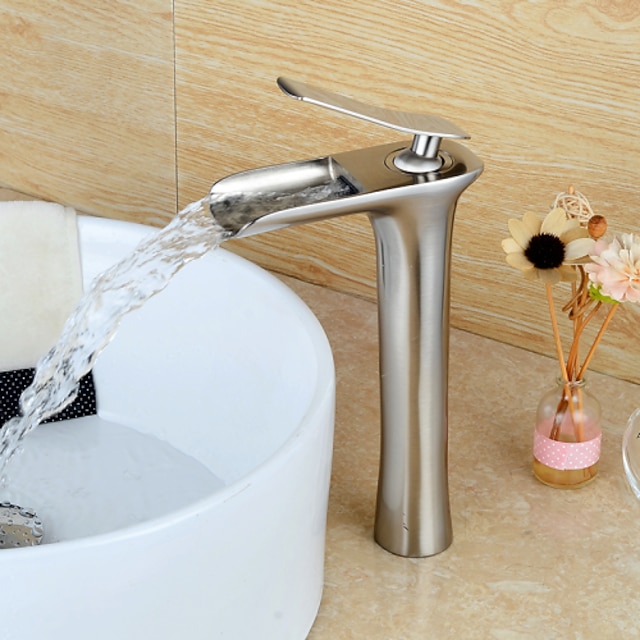 Homili Waschbeckenarmatur – Gebürstetes Nickel, Wasserfall-Auslauf, Einhebel, Messing