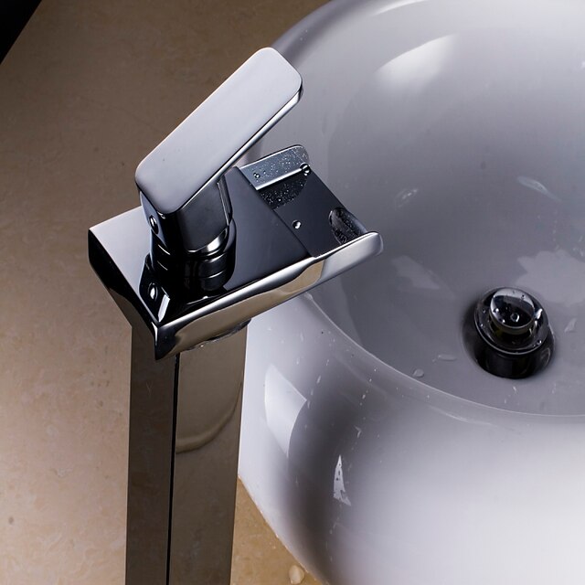  Nykyaikainen Vesiputous LED Keraaminen venttiili Yksi reikä Yksi kahva yksi reikä Kromi, Kylpyhuone Sink hana