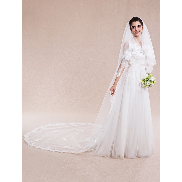  Two-tier Lace Applique Edge Wedding Veil Cathedral Veils with 157.48 in (400cm) Lace
