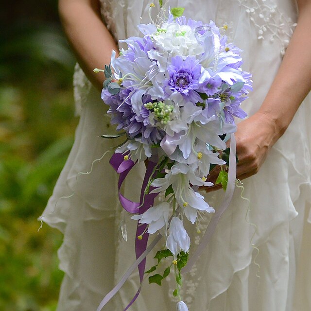  Wedding Flowers Bouquets Wedding / Party / Evening Silk / Organza / Satin 10.63