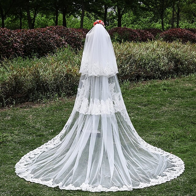  Three-tier Lace Applique Edge Wedding Veil Cathedral Veils with Sequin / Appliques Lace / Tulle / Classic