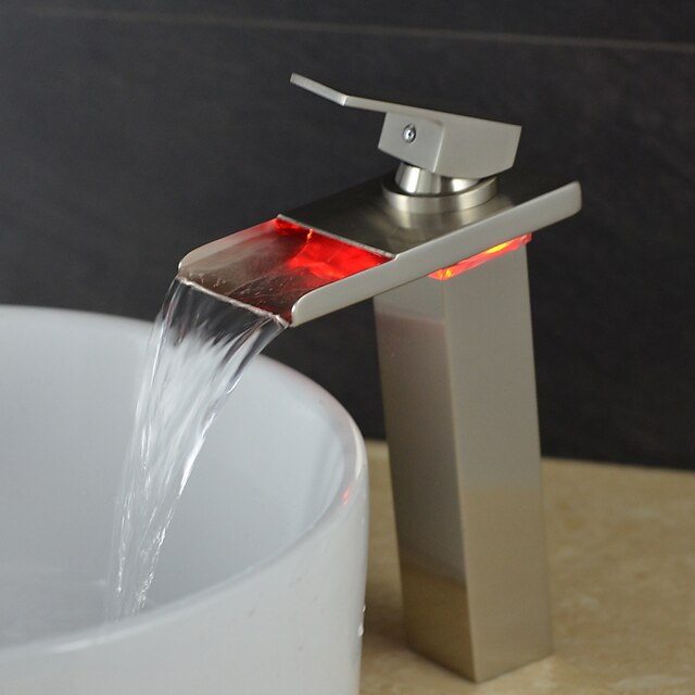  Fürdőszoba mosogató csaptelep - LED / Vízesés Nikkel bevonatos Három lyukas Egy fogantyú egy lyukkalBath Taps / Bronz