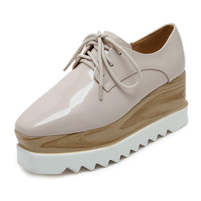  Mulheres Sapatos Courino Primavera / Outono Conforto Saltos Caminhada Plataforma Cadarço Preto / Amêndoa