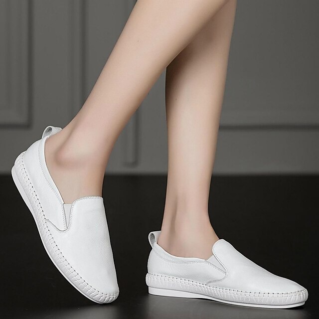  Mulheres Sapatos Couro Primavera / Outono Conforto Mocassins e Slip-Ons Sem Salto Branco / Preto