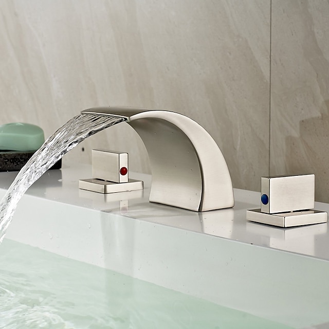  真ちゅう製の浴室の流しの蛇口、2つのハンドル3つの穴の滝ニッケルブラシをかけられた温水と冷水で広範囲のバスタップ