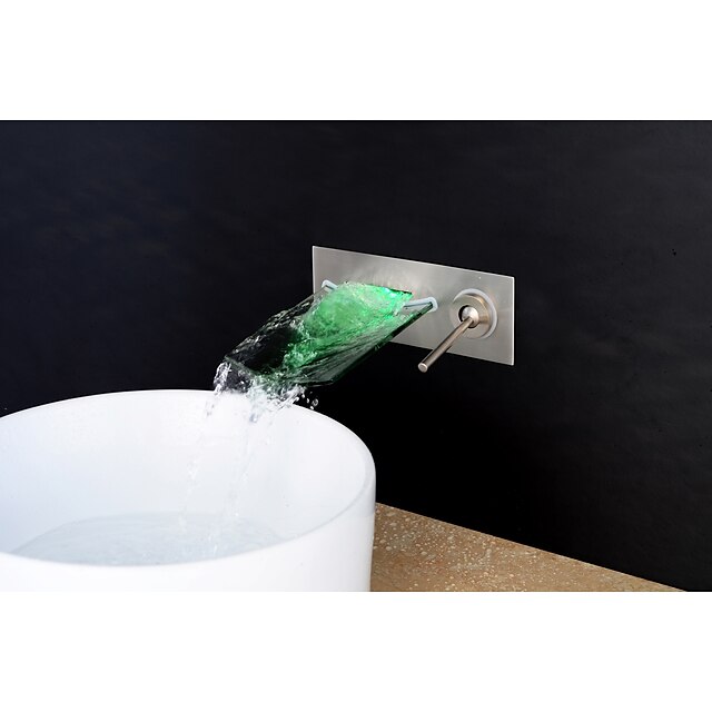  Torneira pia do banheiro - LED / de Parede / Cascata Níquel Escovado Difundido Monocomando Dois BuracosBath Taps / Latão