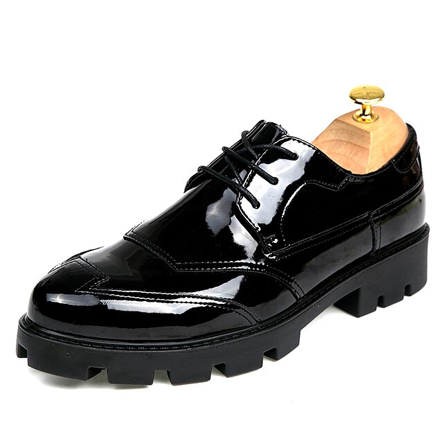  Homens Sapatos de vestir Couro Primavera / Outono Oxfords Caminhada Preto / Casamento / Festas & Noite / Tachas / Cadarço / Festas & Noite