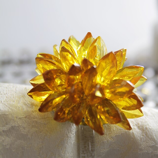  טבעת מפיות פרח פלסטיק קלאסי כיסוי שולחן בצבע אחיד קישוטי שולחן לעגול 4 ס