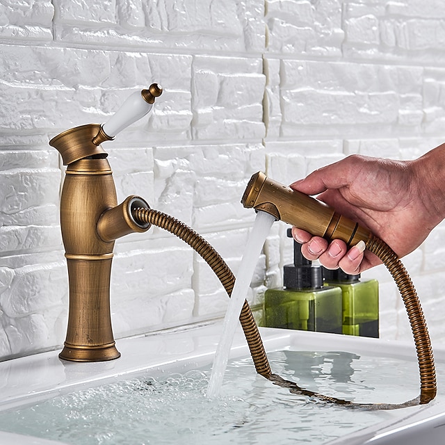  Bathroom Sink Faucet - Standard / Pullout Spray Antique Brass Deck Mounted Single Handle One HoleBath Taps