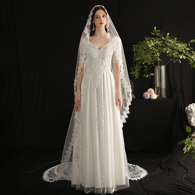  One-tier Elegant & Luxurious Wedding Veil Cathedral Veils with Fringe Tulle