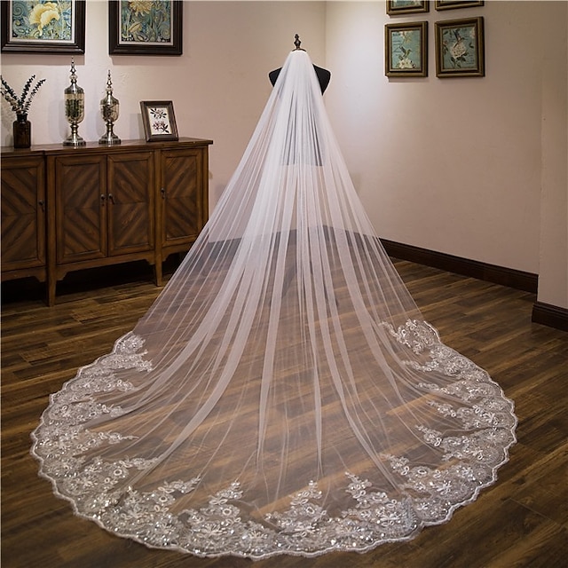  One-tier Cute Wedding Veil Cathedral Veils with Embroidery 62.99 in (160cm) Lace / Oval