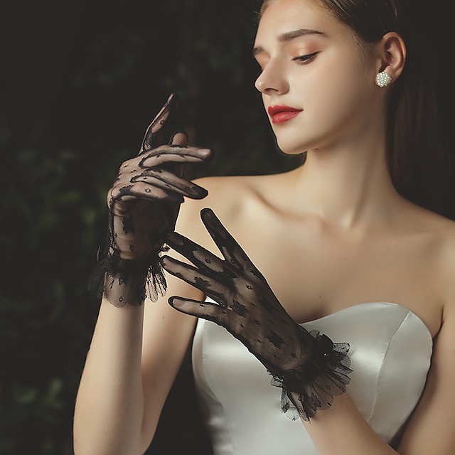  Lace Suit Length Glove Vintage Style / Elegant With Ruffles Wedding / Party Glove
