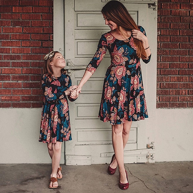  Dress Mommy and Me Graphic Print Blue Sleeveless Knee-length Matching Outfits / Summer