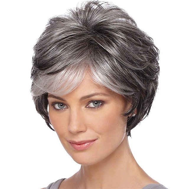  korte grå nissekutte parykker for kvinner lagdelt syntetisk hår blandet grå parykk med hvit pannelugg naturlige bølgete parykker for gammel dame