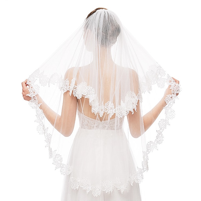  Two-tier Vintage Wedding Veil Fingertip Veils with Pure Color Lace