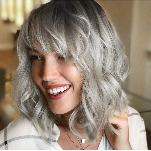  syntetisk peruk vågig med lugg maskintillverkad peruk kort syntetiskt hår mjukt parti för kvinnor lätt att bära ombre grå peruker