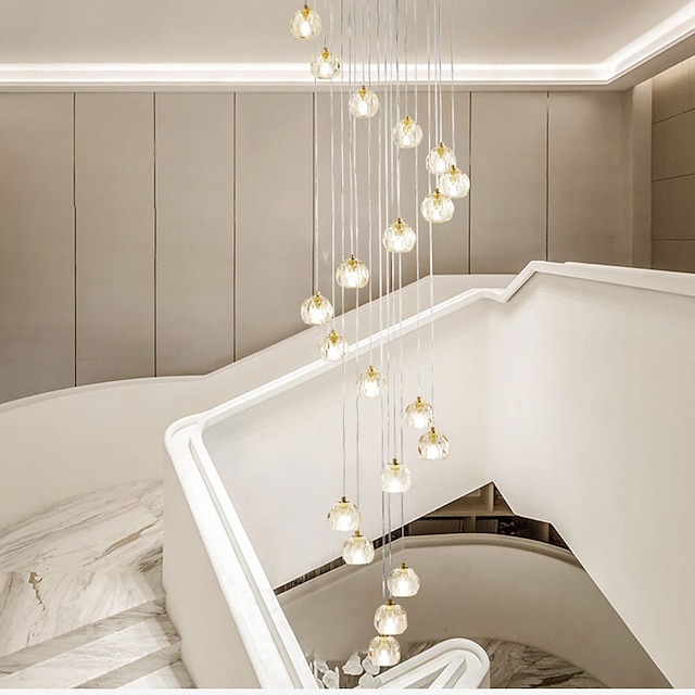 Lustre Long Escalier Moderne Villa