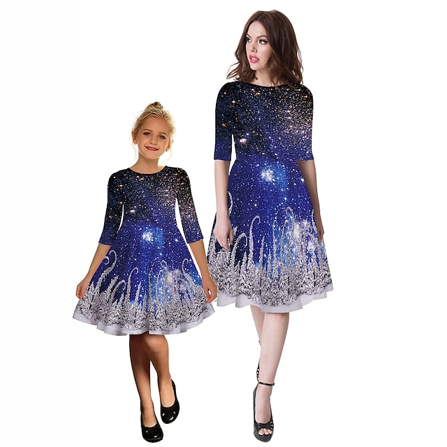  mamma og meg kjoler bomull galakse hjort utendørs lyseblå mørkeblå lange ermer over kne bedårende matchende antrekk