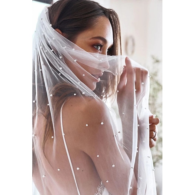  One-tier Vintage Style / Pearls Wedding Veil Cathedral Veils with Faux Pearl 110.24 in (280cm) Tulle