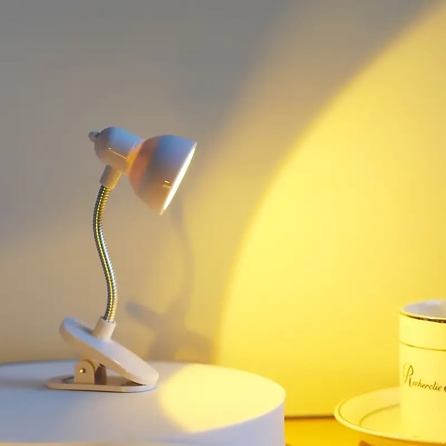  1 pc mini livre lampe protection des yeux lampe de bureau avec pince lumière chaude et lumineuse clip lampe y compris batterie