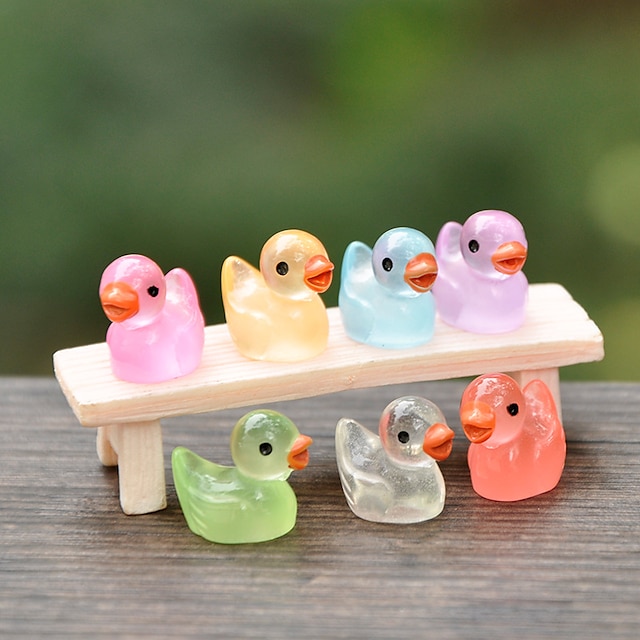  7Pcs Beautiful Duck Sculptures Colorfast Luminous Duck Realistic Decorative Tiny Luminous Ducks Car Ornament